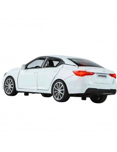 Nissan sentra 1:32 blanco - Escala 1:32 2