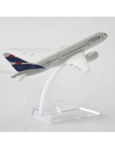 Avión de Latam a Escala 2