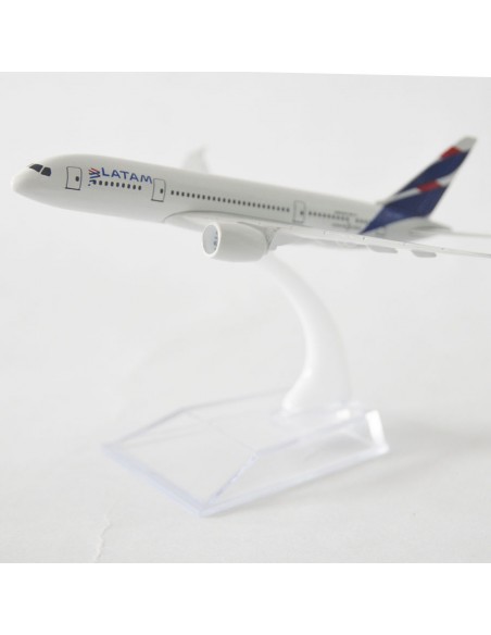 Avión de Latam a Escala